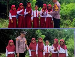 Cegah Kecelakaan, Bhabinkamtibmas Polsek Totikum Beri Edukasi Lalu Lintas kepada Pelajar Desa Tobungku