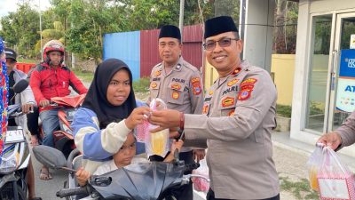 Sentuhan Ramadhan, Jalur Trans Sulawesi: “Polres Parigi Moutong.” Berbagi Takjil Kepada Pengguna Jalan