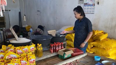 Satreskrim Polres Bangkep, Pantau Harga Pangan di Pasar Salakan