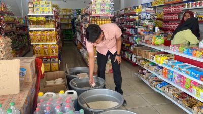 Polres Bangkep, Pantau Harga Pangan di Pasar Salakan, Pastikan Stok Aman & Stabil