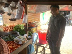 Sat Reskrim Polres Bangkep Pantau Stabilitas Harga Pangan di Pasar Tradisional Banggai Laut