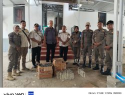 Satpol PP Balut, Amankan 94 Botol Miras, Cap Tikus, di Pelabuhan Banggai,