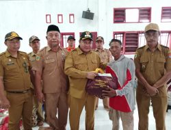 Wakil Bupati Balut, Serahkan Bantuan kepada Korban Kebakaran di Desa Popisi