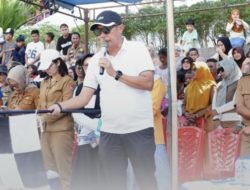 Bupati Banggai Laut Lepas Gerak Jalan Tingkat SD/MI dan SMP/MTs Semarak HUT RI ke-81