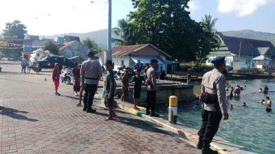 Patroli SAR Saat Hari Libur, Kompi 4 Batalyon A Pelopor Pantau Aktivitas Warga di Dermaga Tanjung Batu Tolitoli