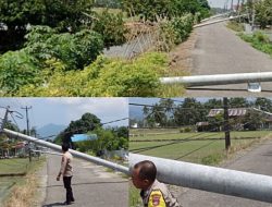 11 Tiang Listrik Tumbang di Kasimbar Akibat Luapan Irigasi, Akses Jalan Lumpuh, Polisi Bergerak Cepat Amankan Lokasi