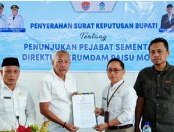 Bupati Banggai Laut Serahkan SK Penunjukan PJS Direktur PDAM Paisu Moute